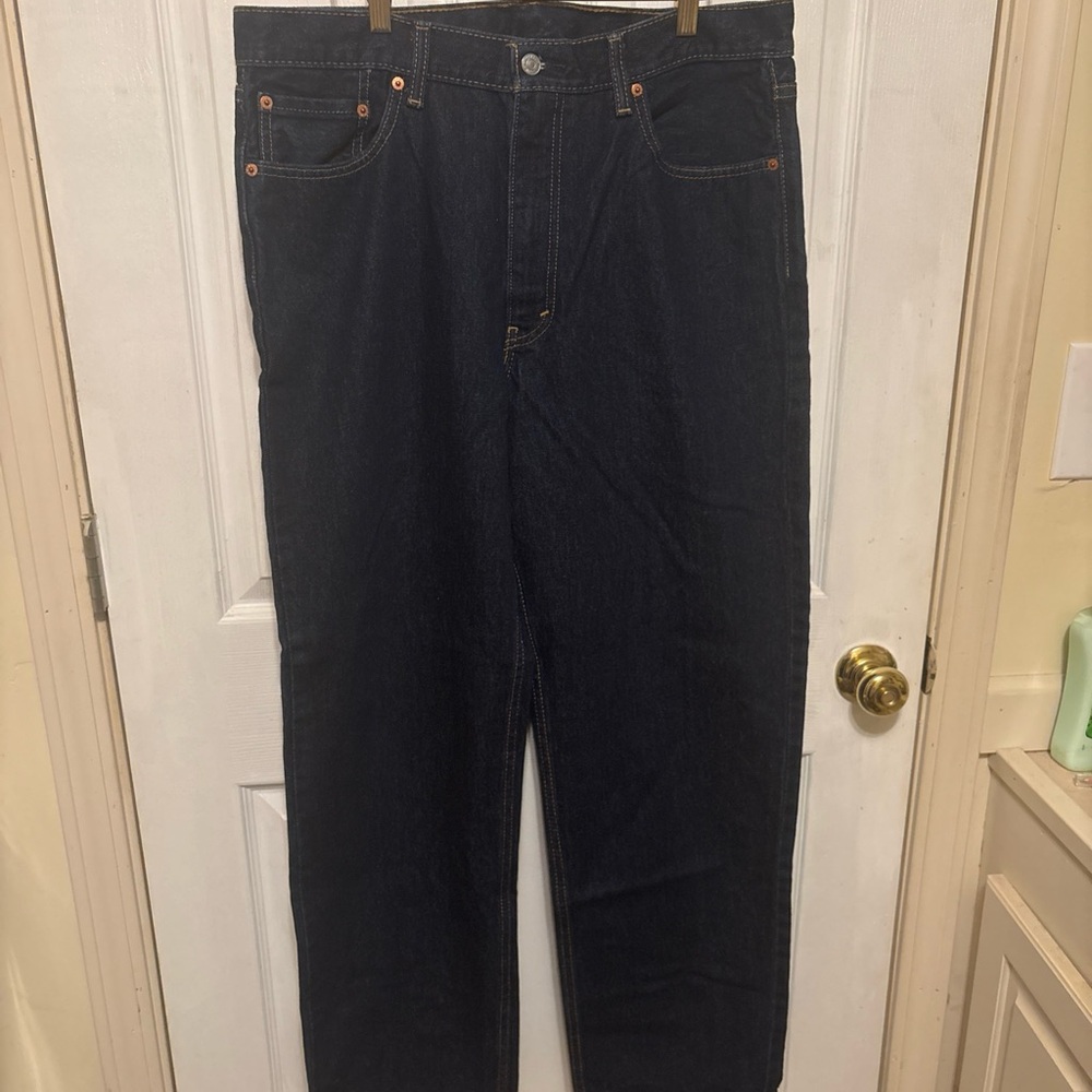 Men’s Levi’s 550 jeans size 36x32 straight leg B-5